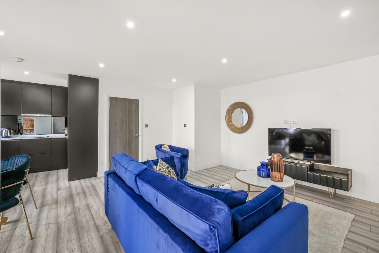 Drake House Apt 3 In Staines - Free Parking - Heathrow - Thorpe Park エクステリア 写真