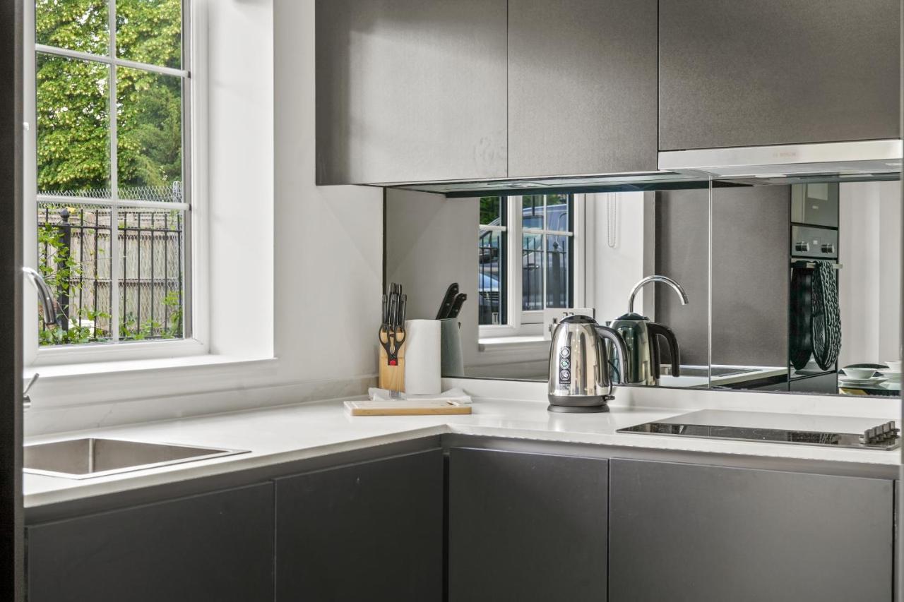 Drake House Apt 3 In Staines - Free Parking - Heathrow - Thorpe Park エクステリア 写真