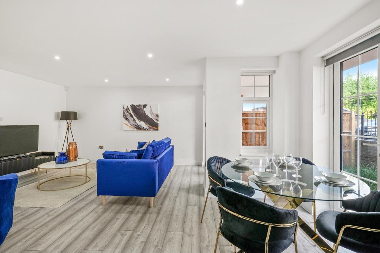 Drake House Apt 3 In Staines - Free Parking - Heathrow - Thorpe Park エクステリア 写真